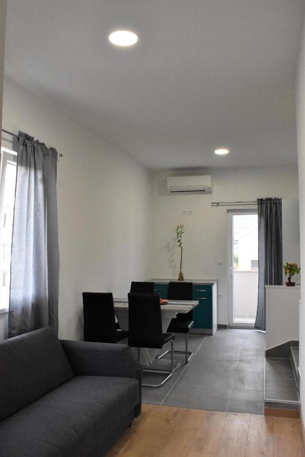 Apartmani Skorpion Kaštela エクステリア 写真