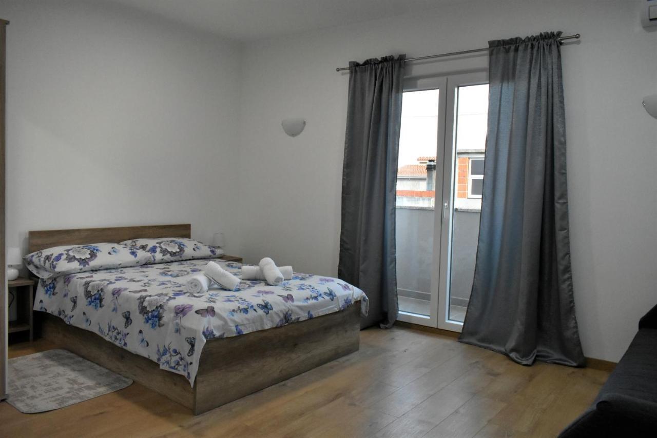 Apartmani Skorpion Kaštela エクステリア 写真